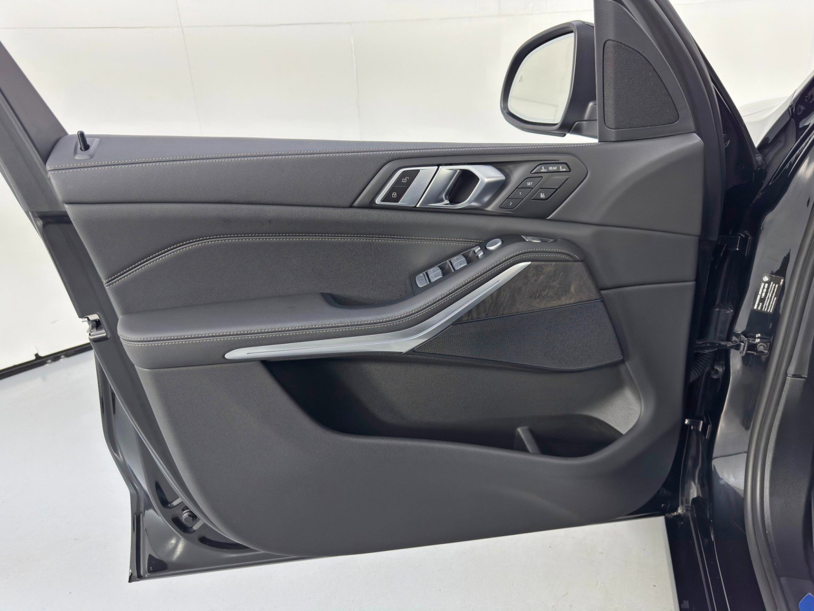 Used 2025 BMW X7 xDrive40i w/ Parking Assistance Package AWD/4WD image 47