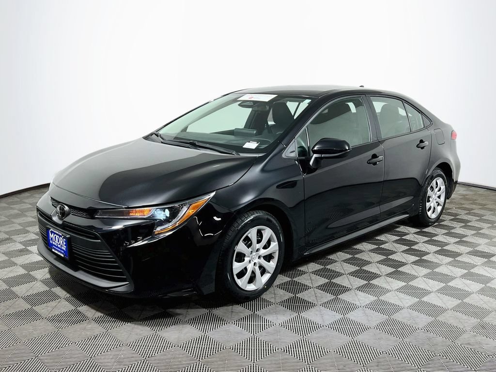 Certified 2025 Toyota Corolla LE FWD image 3