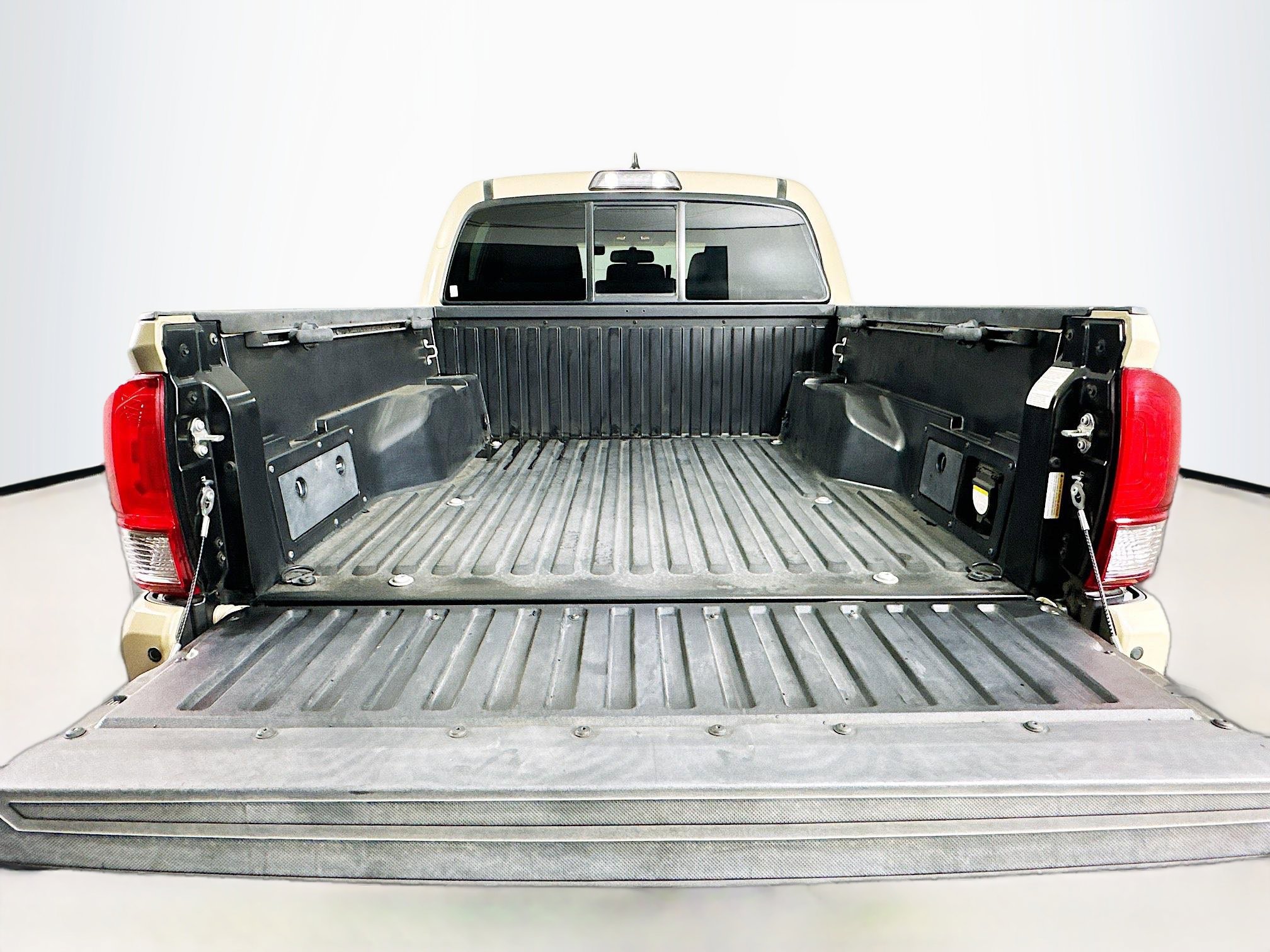 Used 2016 Toyota Tacoma TRD Off-Road image 29