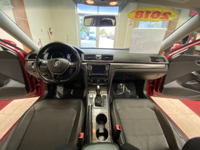 Used 2018 Volkswagen Passat 2.0T SE image 22