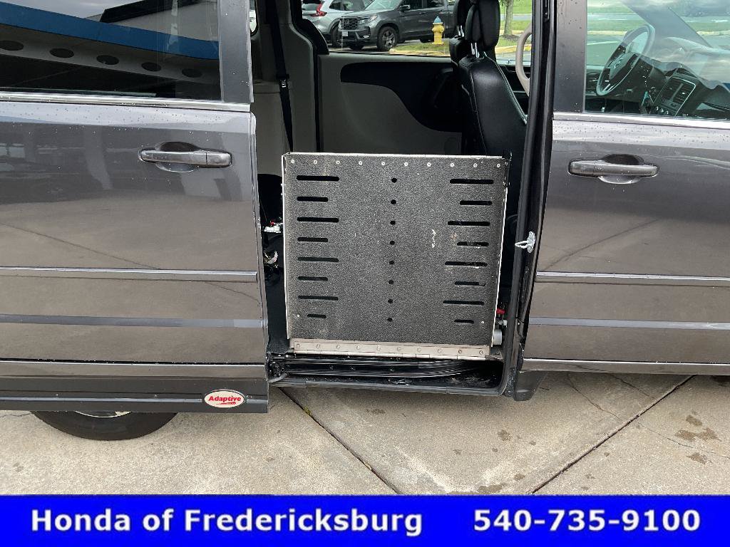 Used 2017 Dodge Grand Caravan SXT FWD image 28