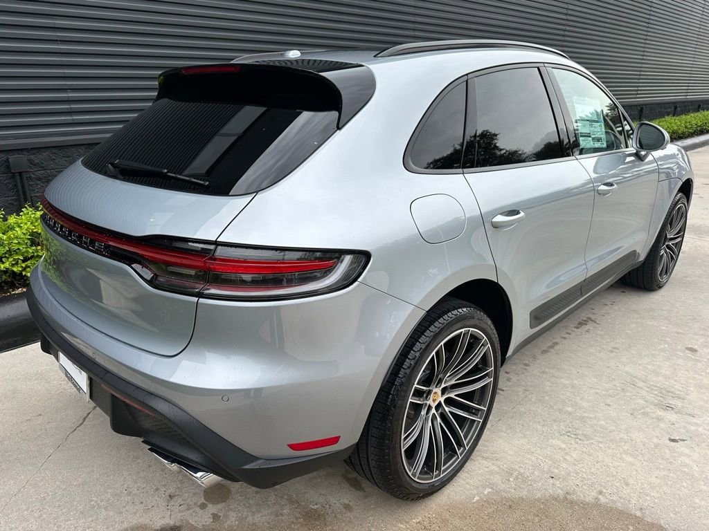 Certified 2026 Porsche Macan AWD/4WD image 9
