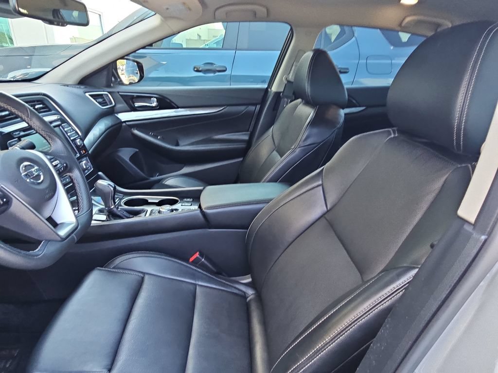 Used 2022 Nissan Maxima SV w/ Floor Mat Group FWD image 9