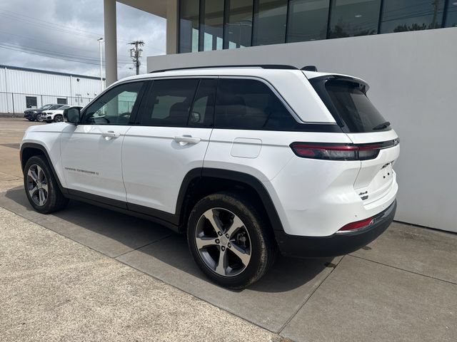 Used 2023 Jeep Grand Cherokee Limited w/ Luxury Tech Group II AWD/4WD image 3