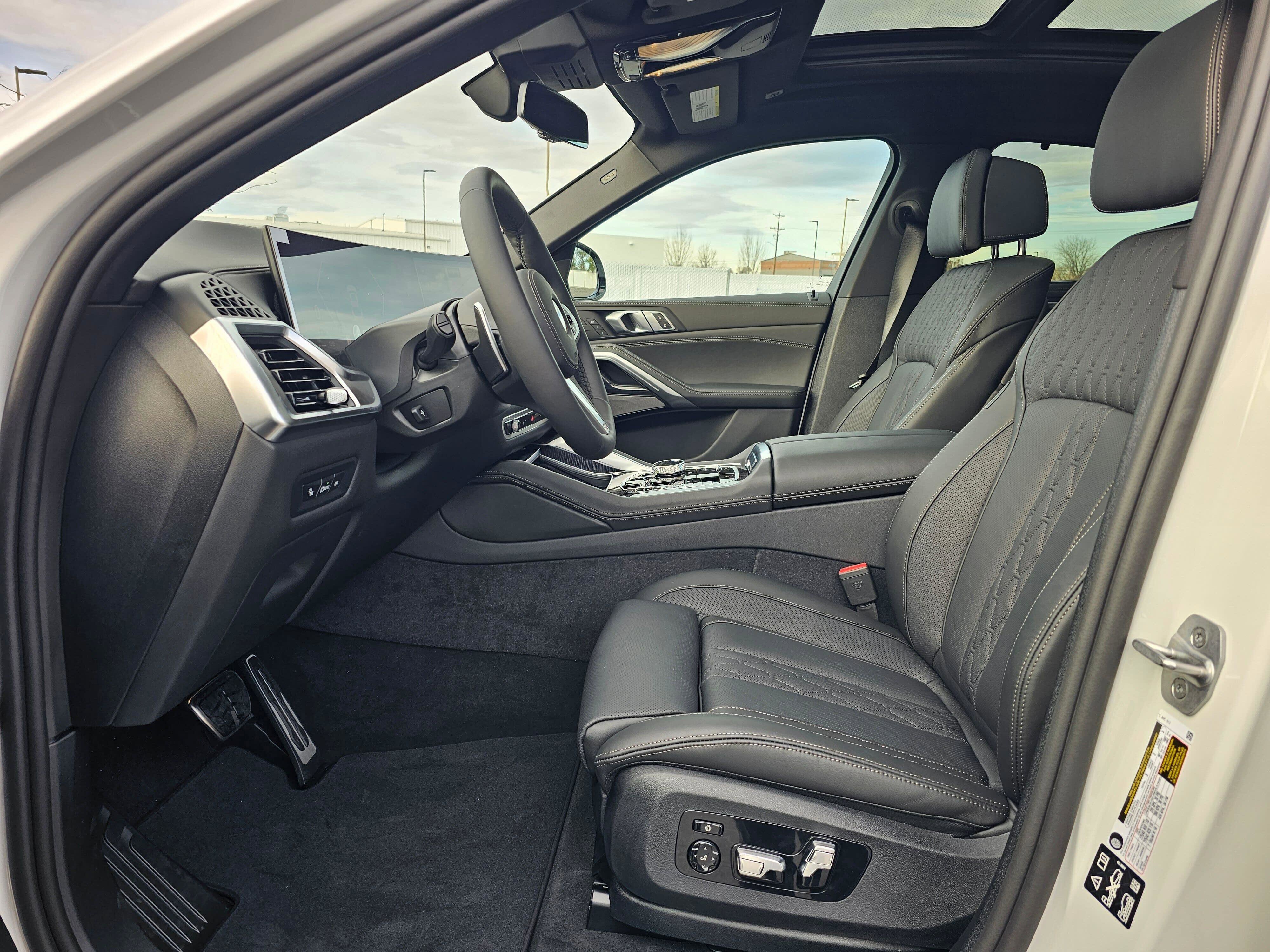 New 2026 BMW X6 xDrive40i w/ Executive Package image 11