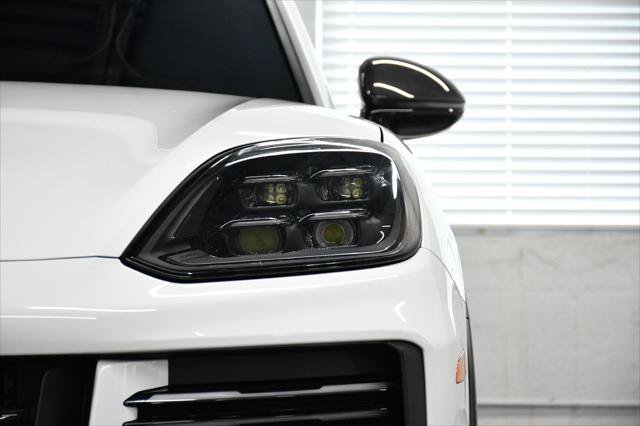 Used 2024 Porsche Cayenne Turbo GT AWD/4WD image 33