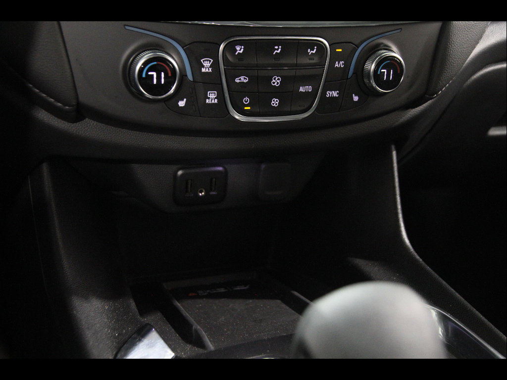 Used 2023 Chevrolet Traverse LT image 15