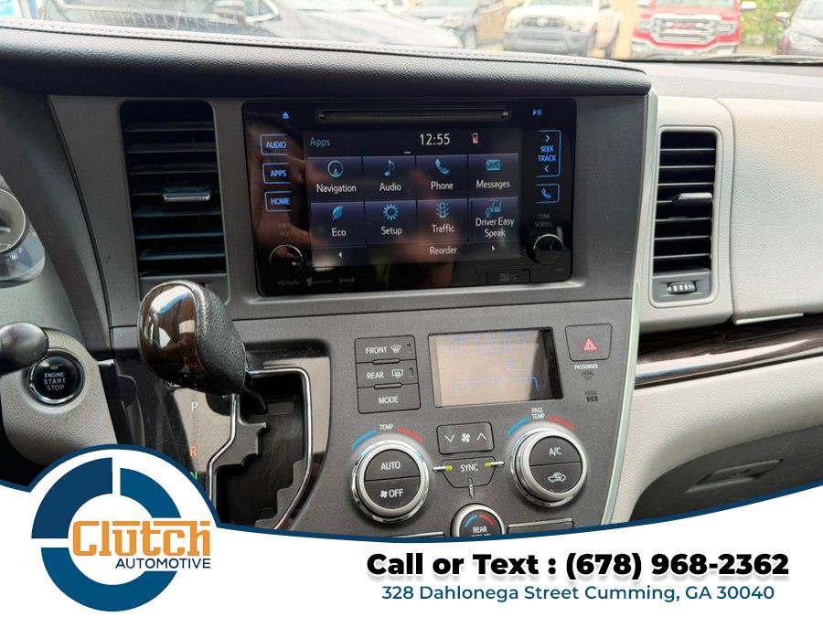 Used 2017 Toyota Sienna XLE w/ XLE Navigation Package FWD image 23
