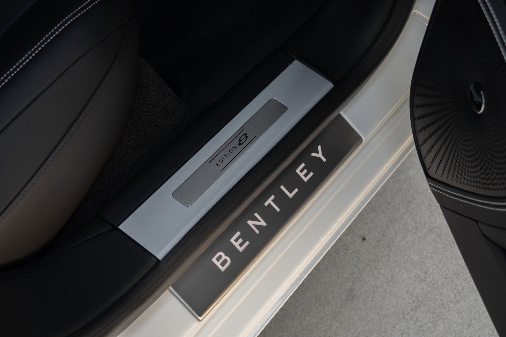 Used 2024 Bentley Flying Spur V8 image 41