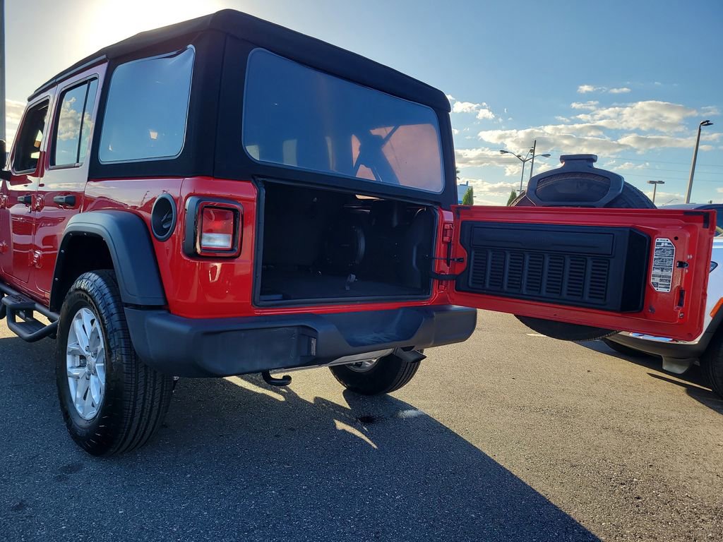 Used 2023 Jeep Wrangler Sport S image 7