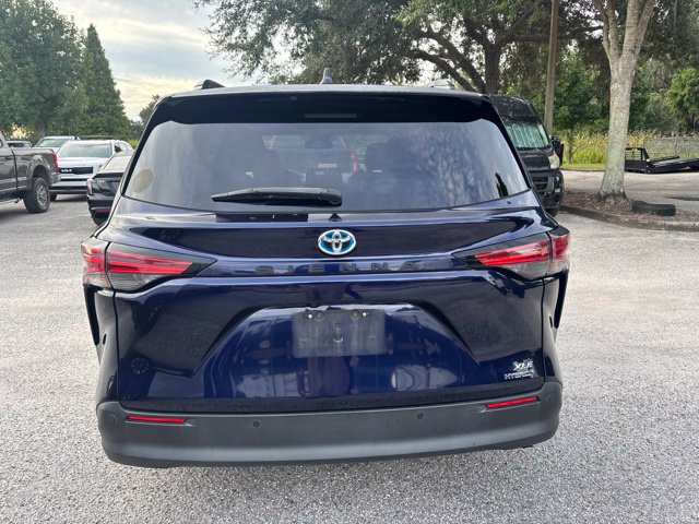Used 2021 Toyota Sienna XLE w/ XLE Plus Package FWD image 6