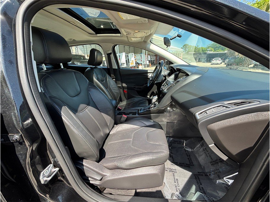 Used 2015 Ford Focus Titanium FWD image 36