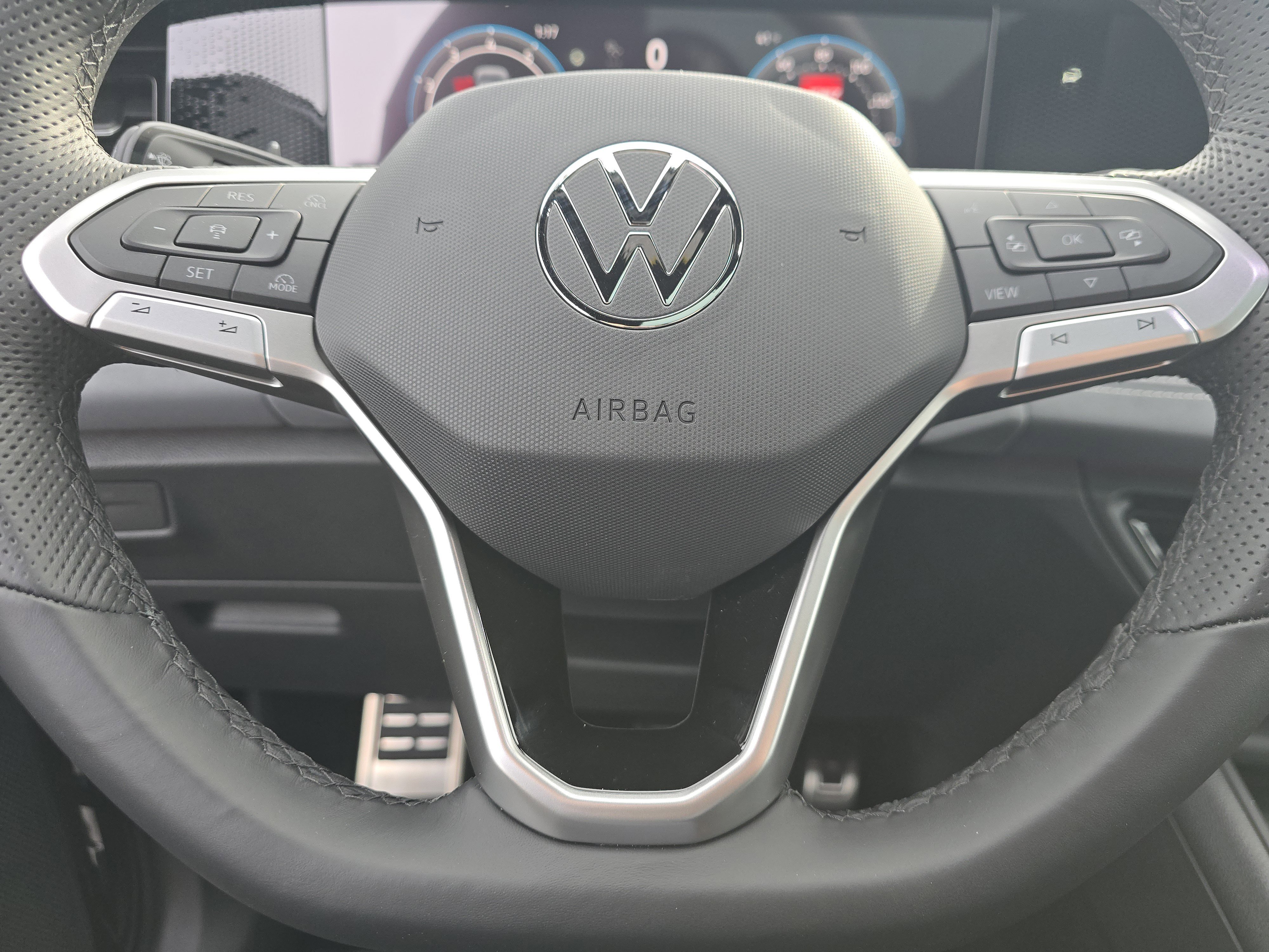 New 2026 Volkswagen Tiguan SE R-Line image 20