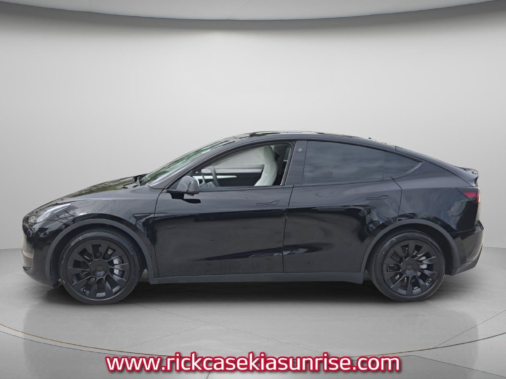 Used 2022 Tesla Model Y Long Range AWD/4WD image 3
