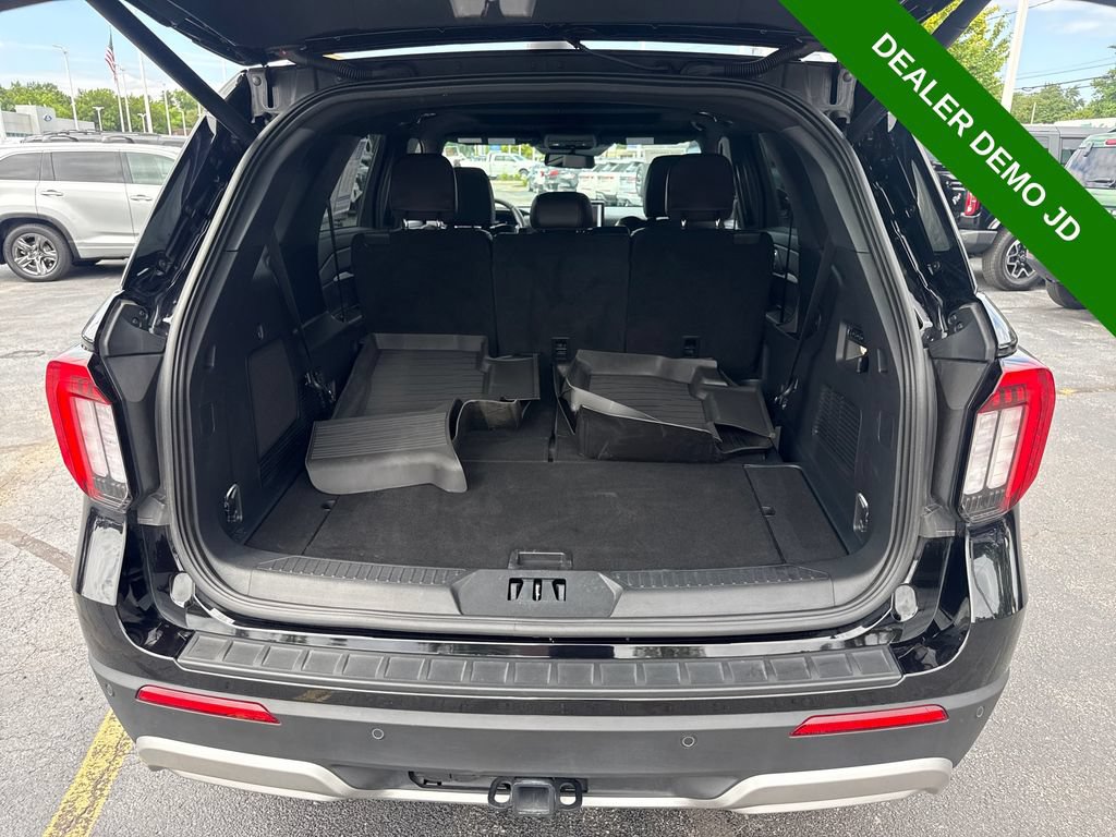 Used 2025 Ford Explorer Platinum AWD/4WD image 11