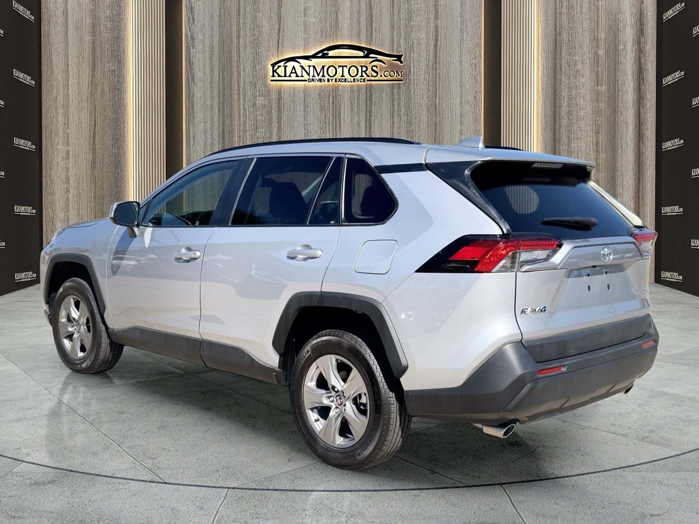 Used 2025 Toyota RAV4 XLE image 5