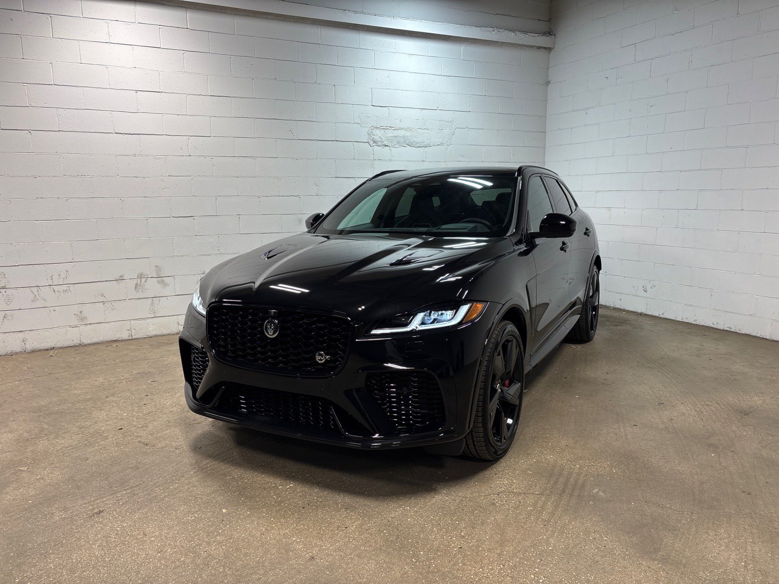 New 2026 Jaguar F-PACE SVR 575 Edition AWD/4WD image 2