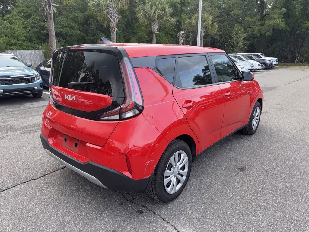 Certified 2023 Kia Soul LX FWD image 4