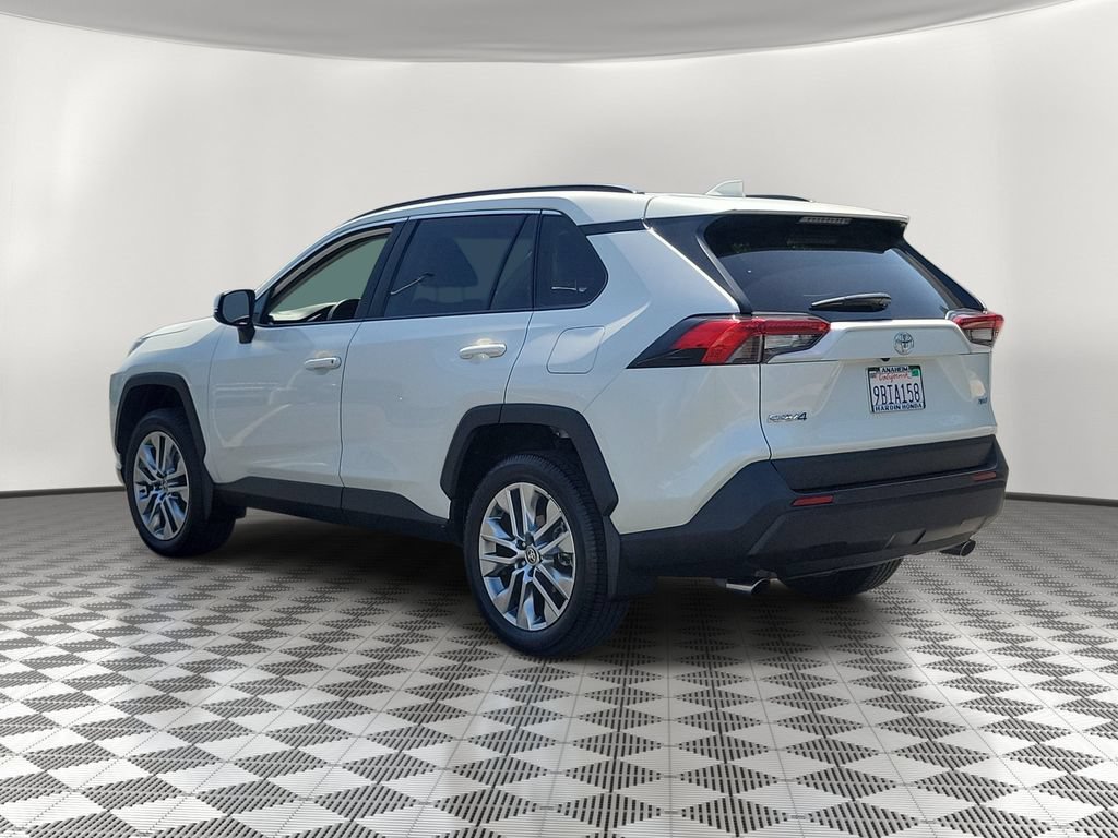 Used 2022 Toyota RAV4 XLE Premium FWD image 4