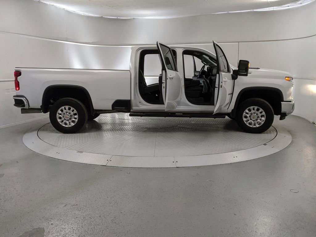 Used 2024 Chevrolet Silverado 3500 LT w/ Convenience Package image 8