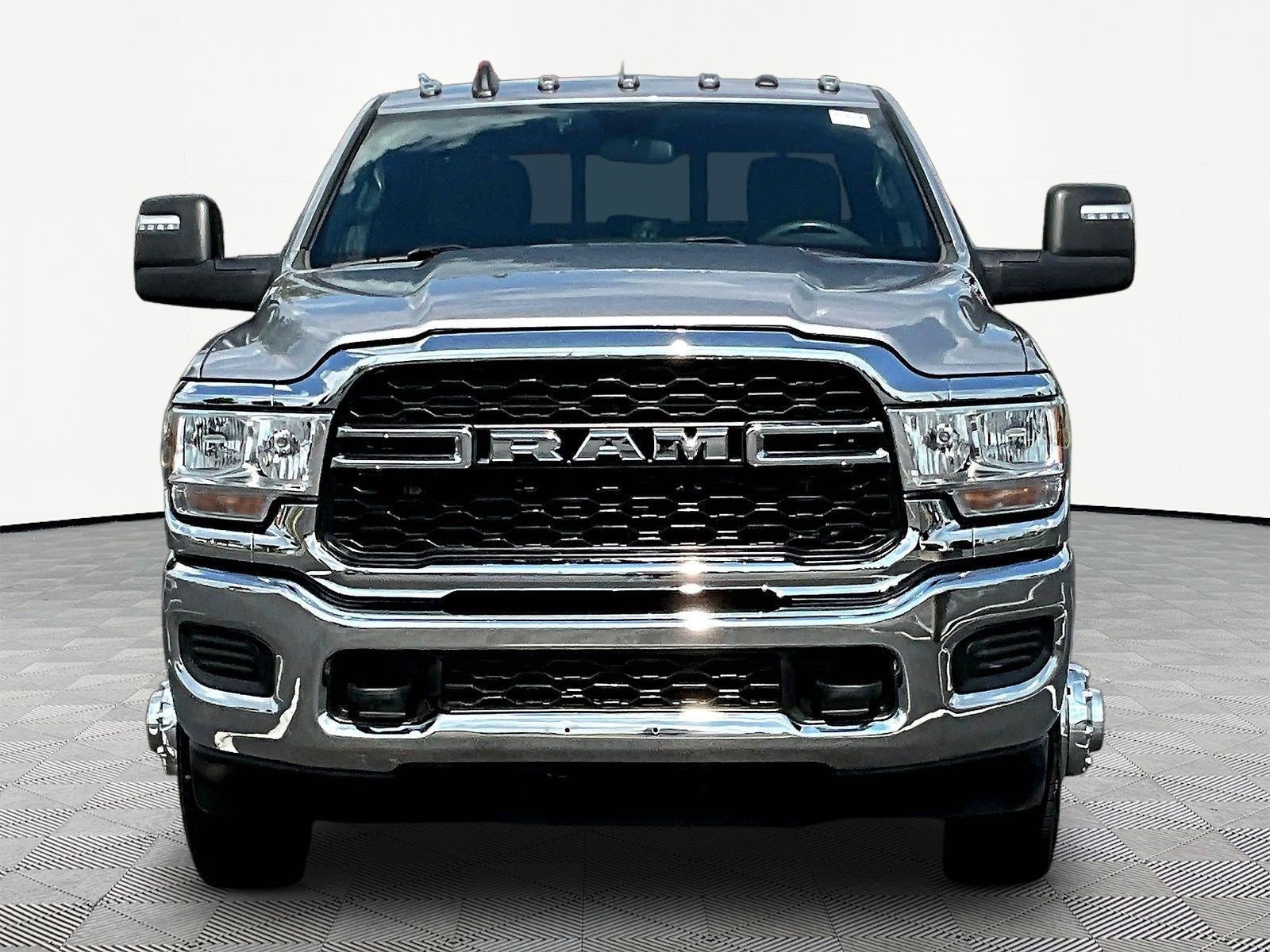 Used 2024 RAM 3500 Tradesman w/ Chrome Appearance Group AWD/4WD image 2