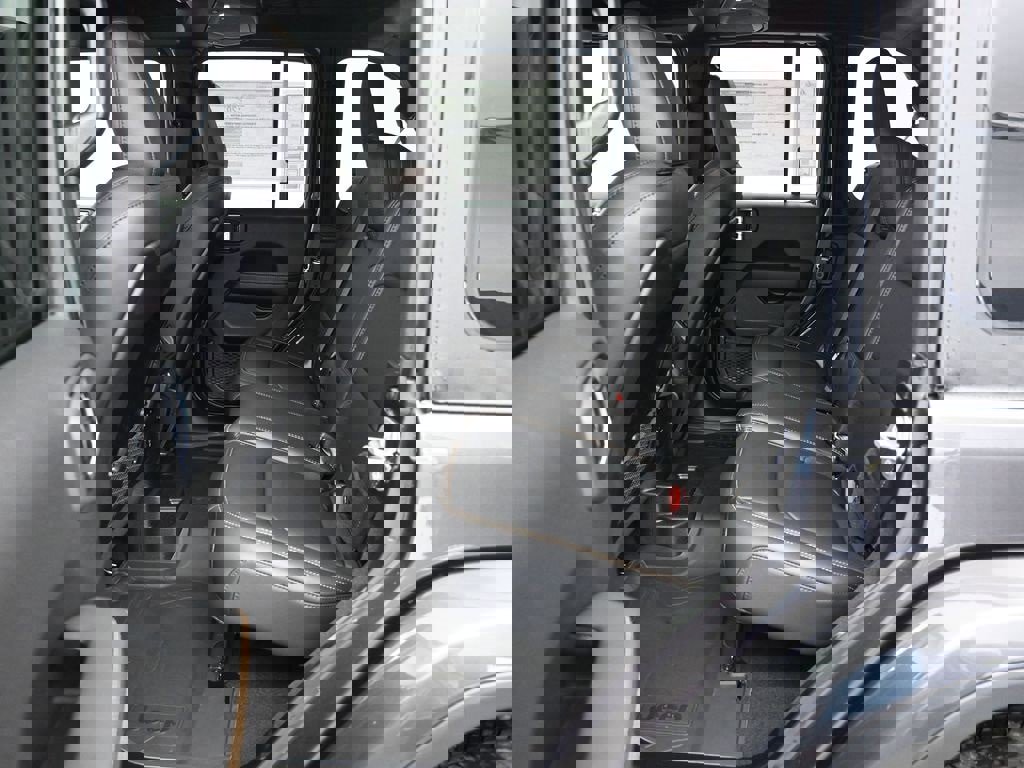 New 2025 Jeep Wrangler Unlimited Sahara w/ Technology Group image 24