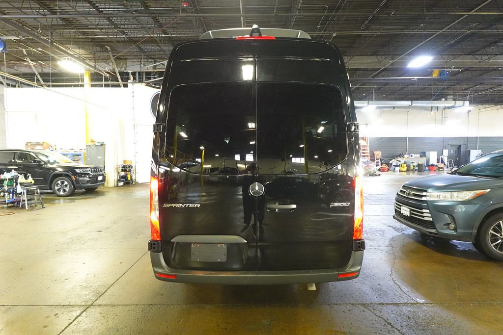 Used 2025 Mercedes-Benz Sprinter 2500 image 5