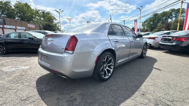 Used 2018 Chrysler 300 S w/ 300S Premium Group RWD image 5