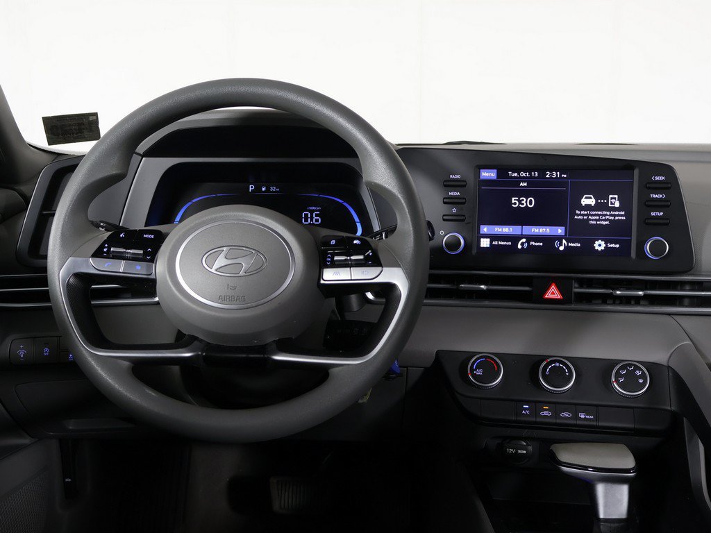 Certified 2025 Hyundai Elantra SE FWD image 30