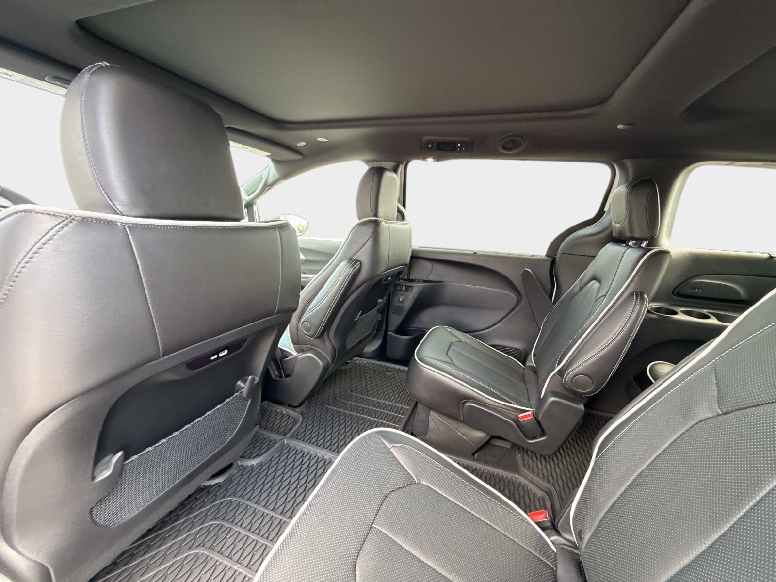 New 2027 Chrysler Pacifica Limited AWD/4WD image 18