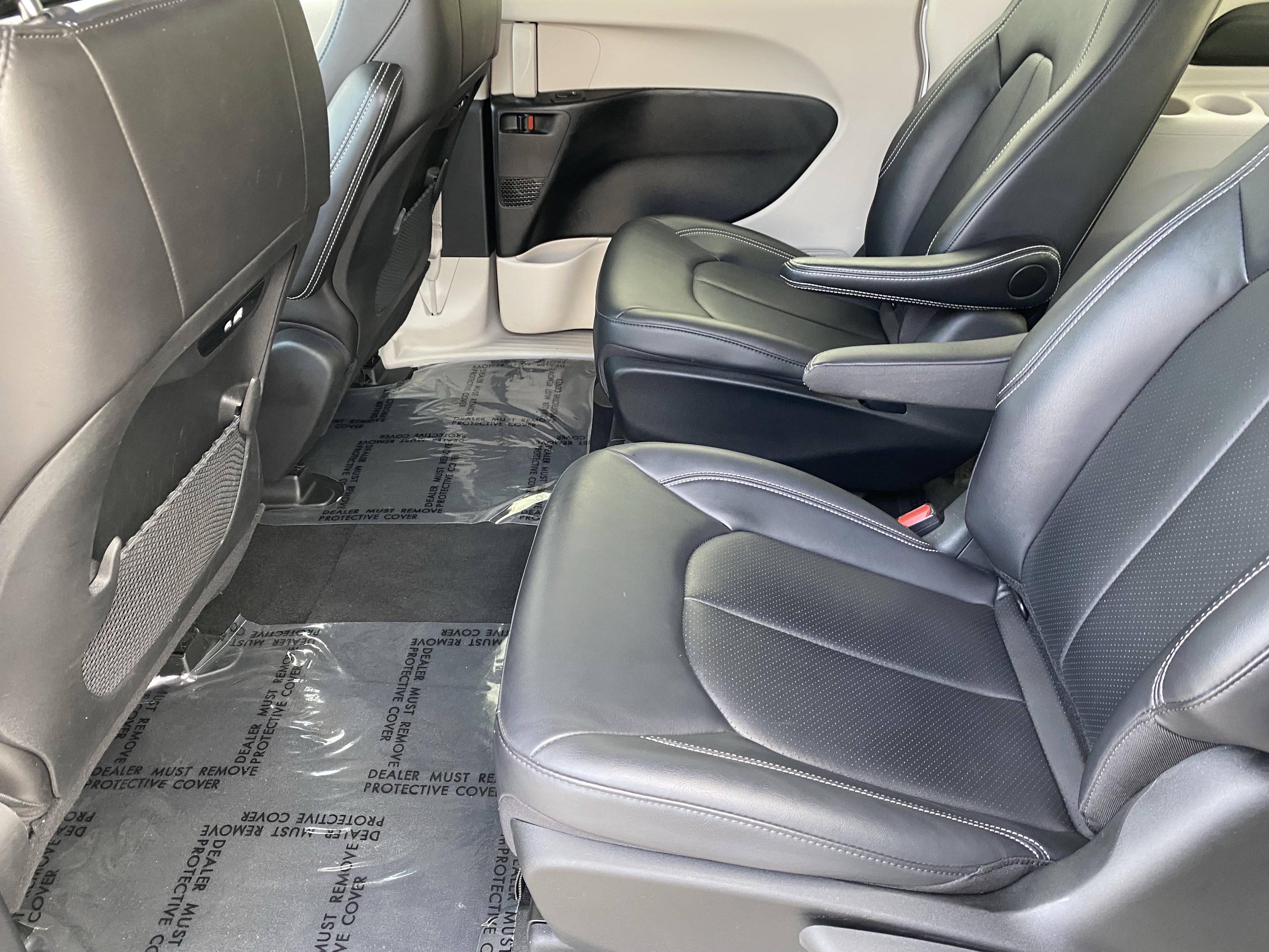 Used 2024 Chrysler Pacifica Select image 14