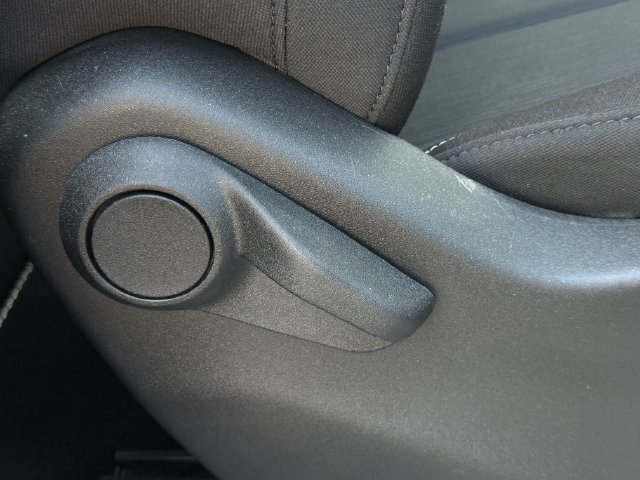 Used 2022 Chrysler Voyager LX FWD image 28