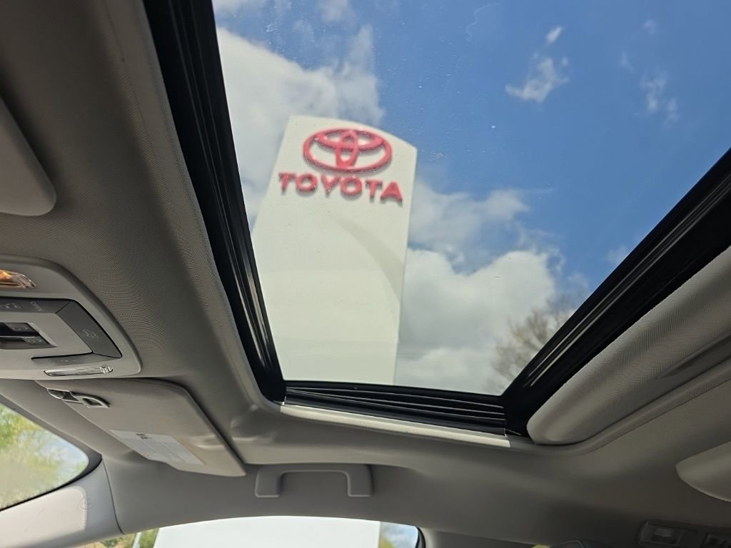 Used 2021 Toyota Sienna XLE w/ XLE Plus Package image 35