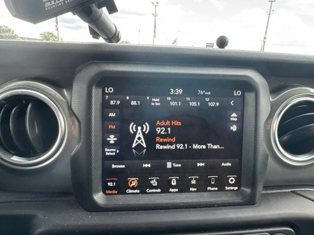 Used 2022 Jeep Gladiator Overland w/ Cold Weather Group AWD/4WD image 35
