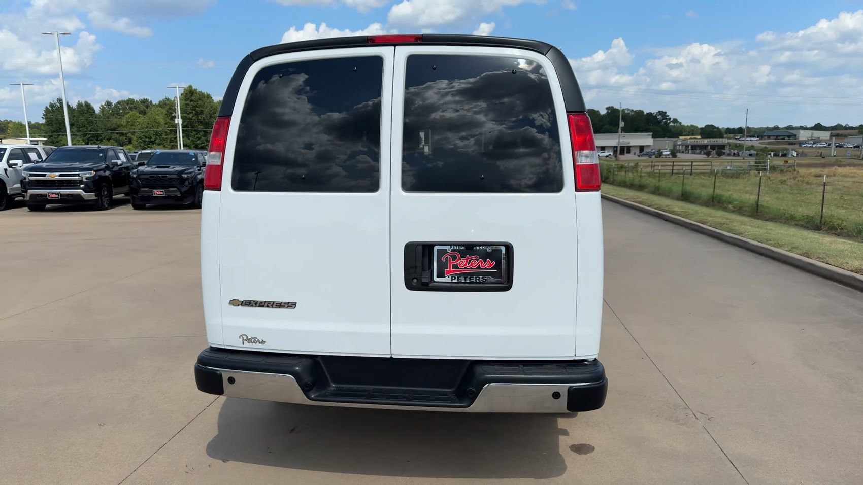 Used 2025 Chevrolet Express 3500 LT w/ LT Preferred Equipment Group RWD image 8