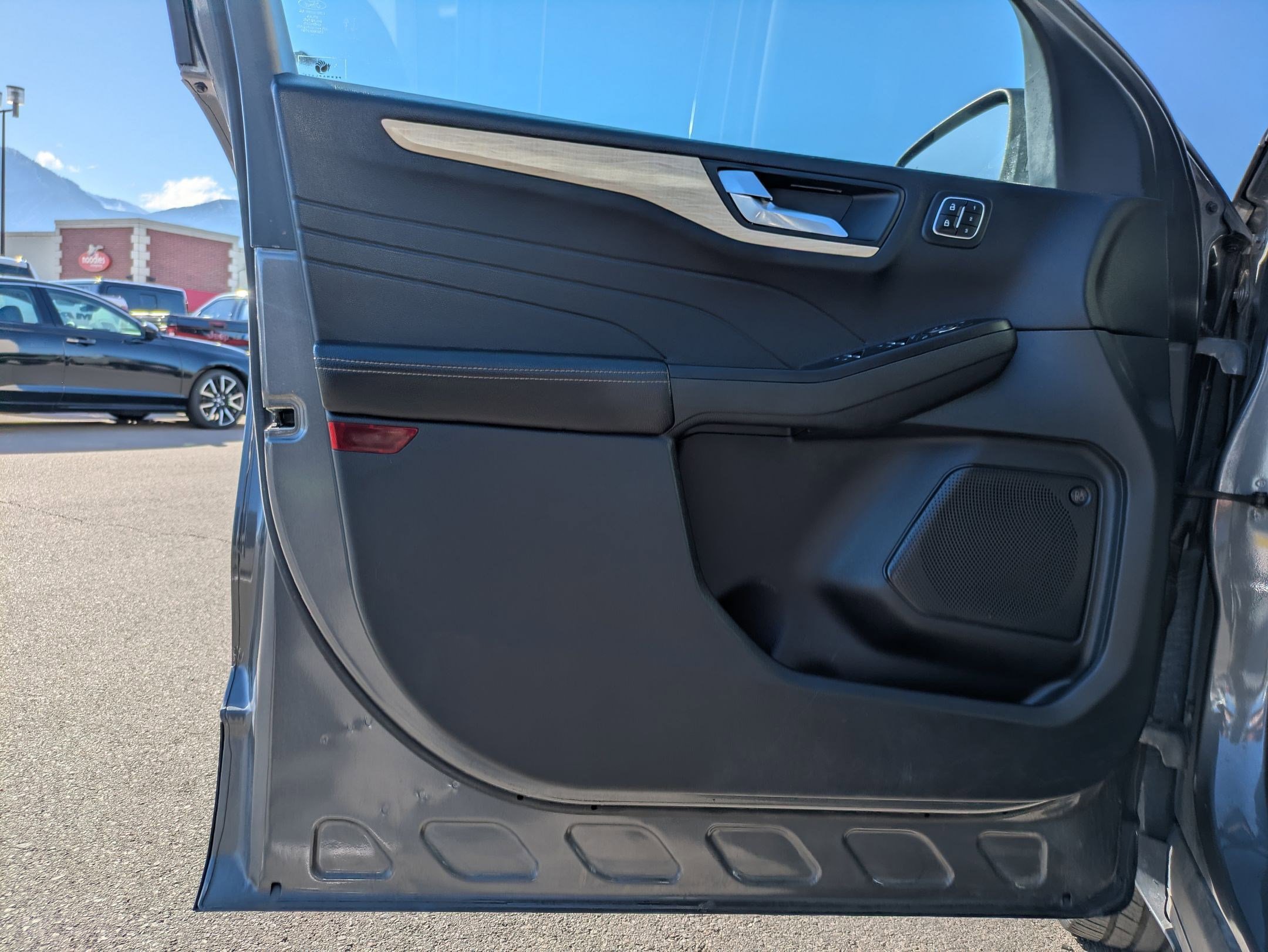 Used 2021 Ford Escape Titanium w/ Titanium Elite Package AWD/4WD image 15