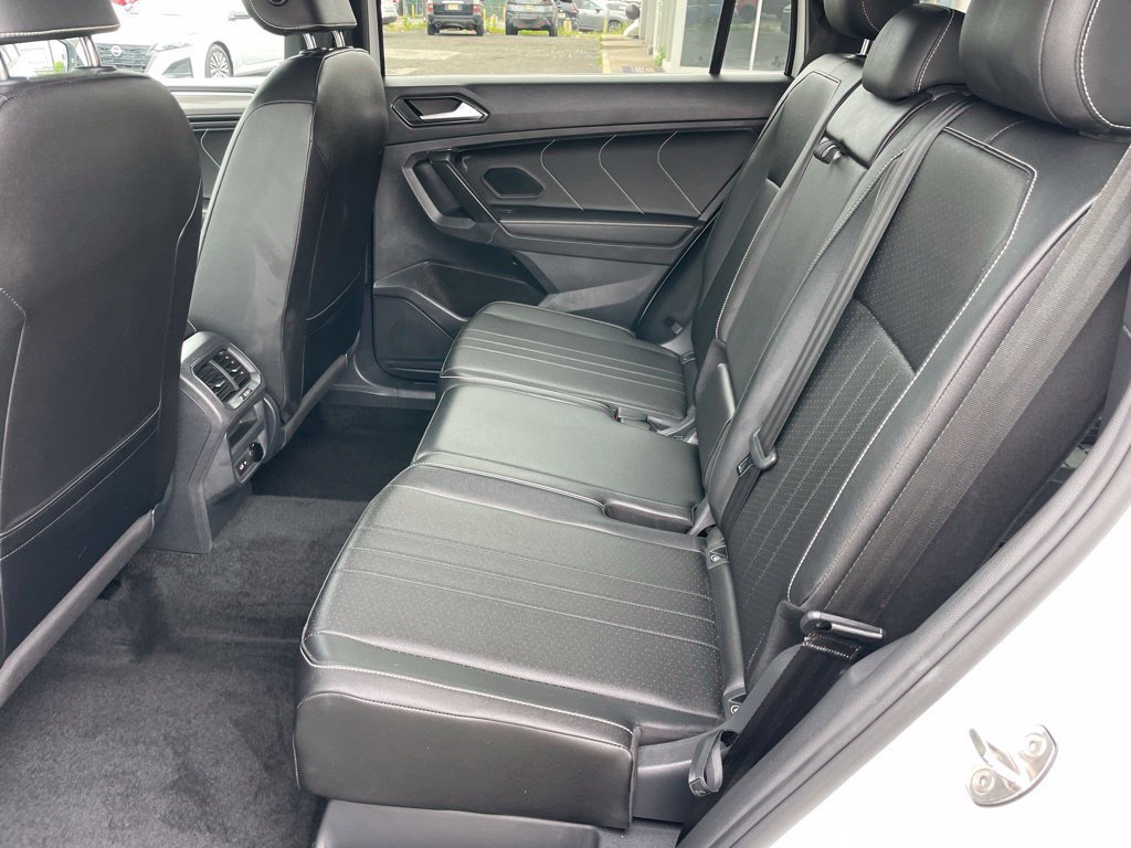 Used 2023 Volkswagen Tiguan SE R-Line AWD/4WD image 7