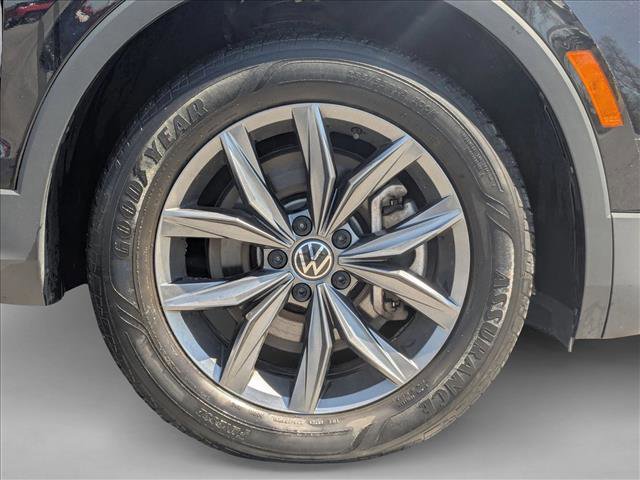 Used 2022 Volkswagen Tiguan SE image 10