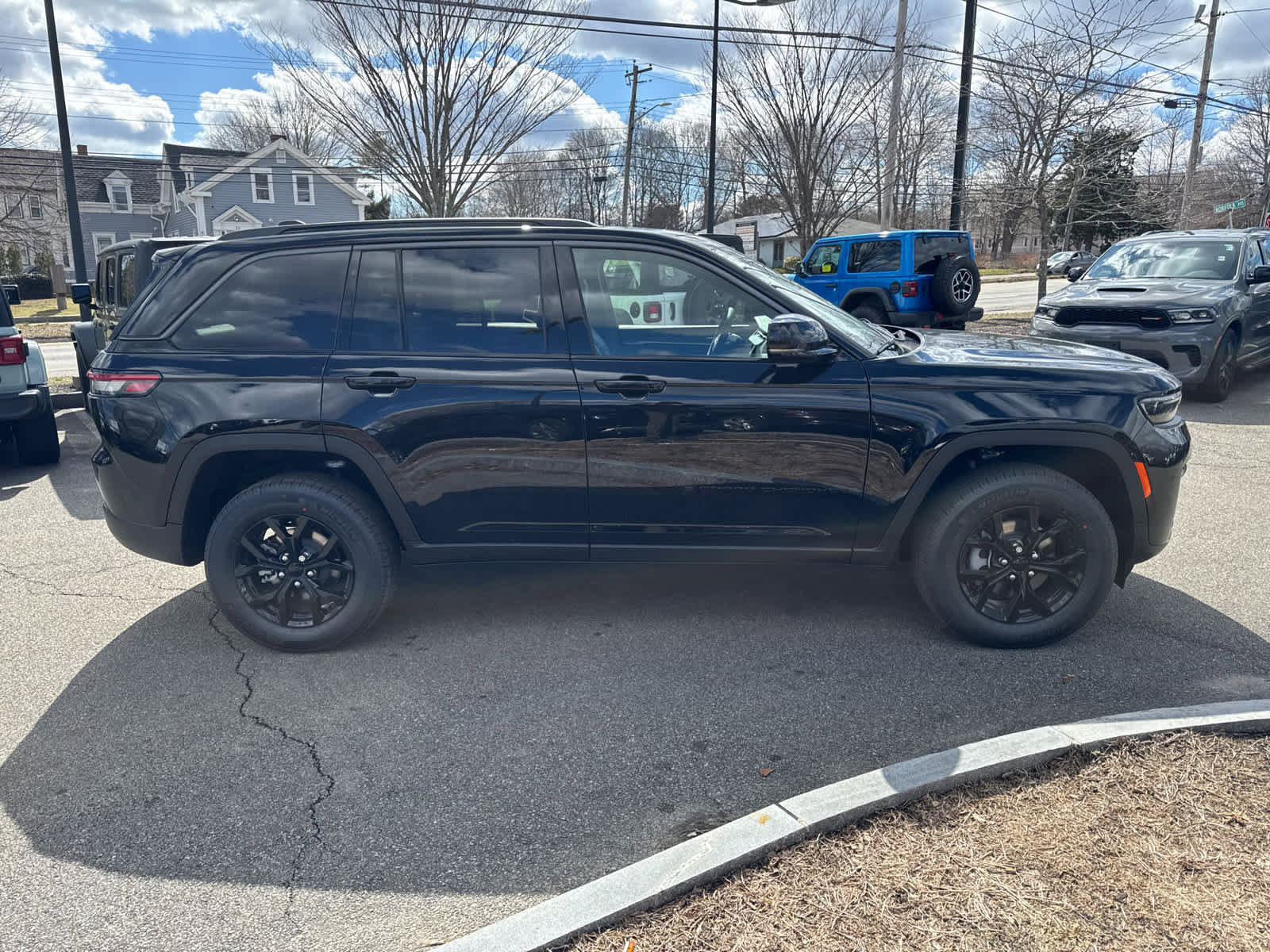 New 2026 Jeep Grand Cherokee Altitude image 7