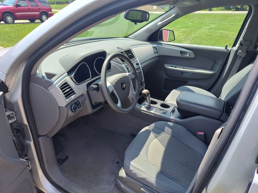 Used 2011 Chevrolet Traverse LS FWD image 5