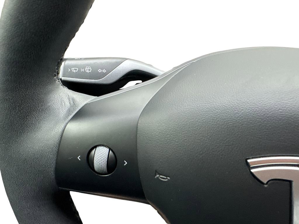 Used 2024 Tesla Model Y Long Range AWD/4WD image 54