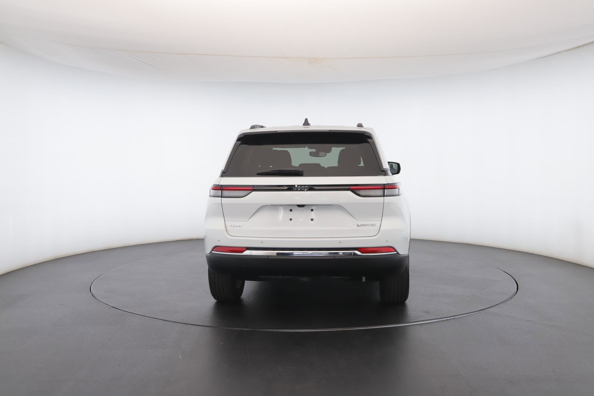 Used 2023 Jeep Grand Cherokee Limited image 23