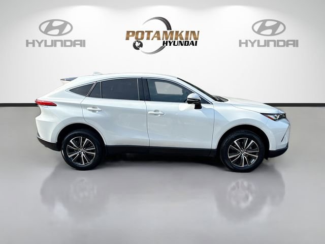 Used 2024 Toyota Venza LE AWD/4WD image 4