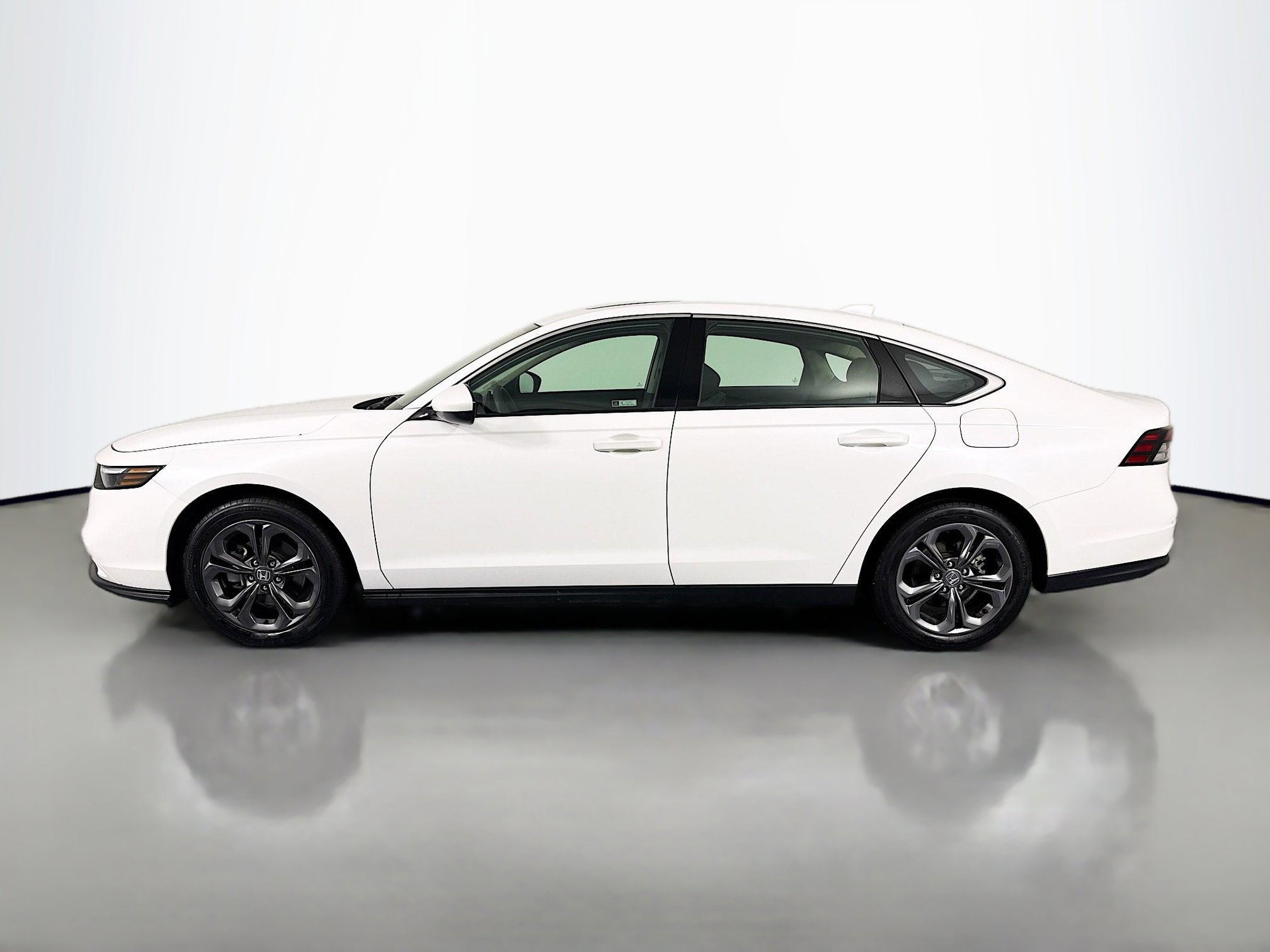 Certified 2023 Honda Accord EX image 8