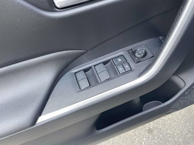 Used 2025 Toyota RAV4 XLE AWD/4WD image 19