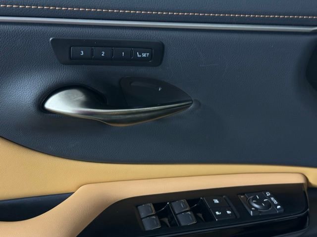 Used 2025 Lexus ES 300h w/ Premium Package image 18