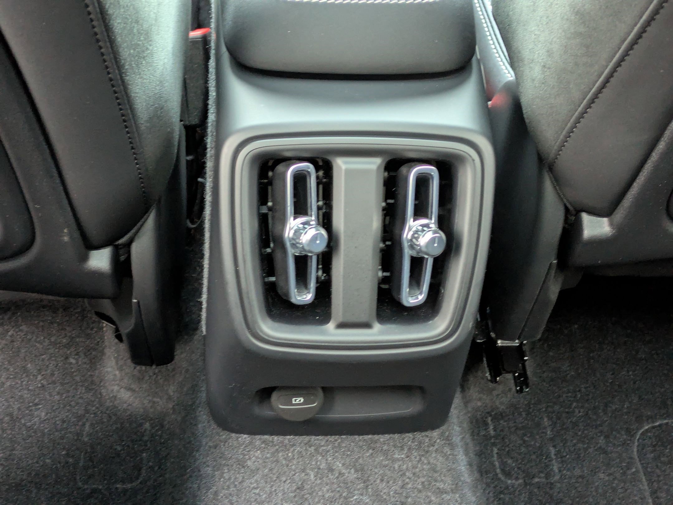 Certified 2023 Volvo XC40 Recharge Plus image 27