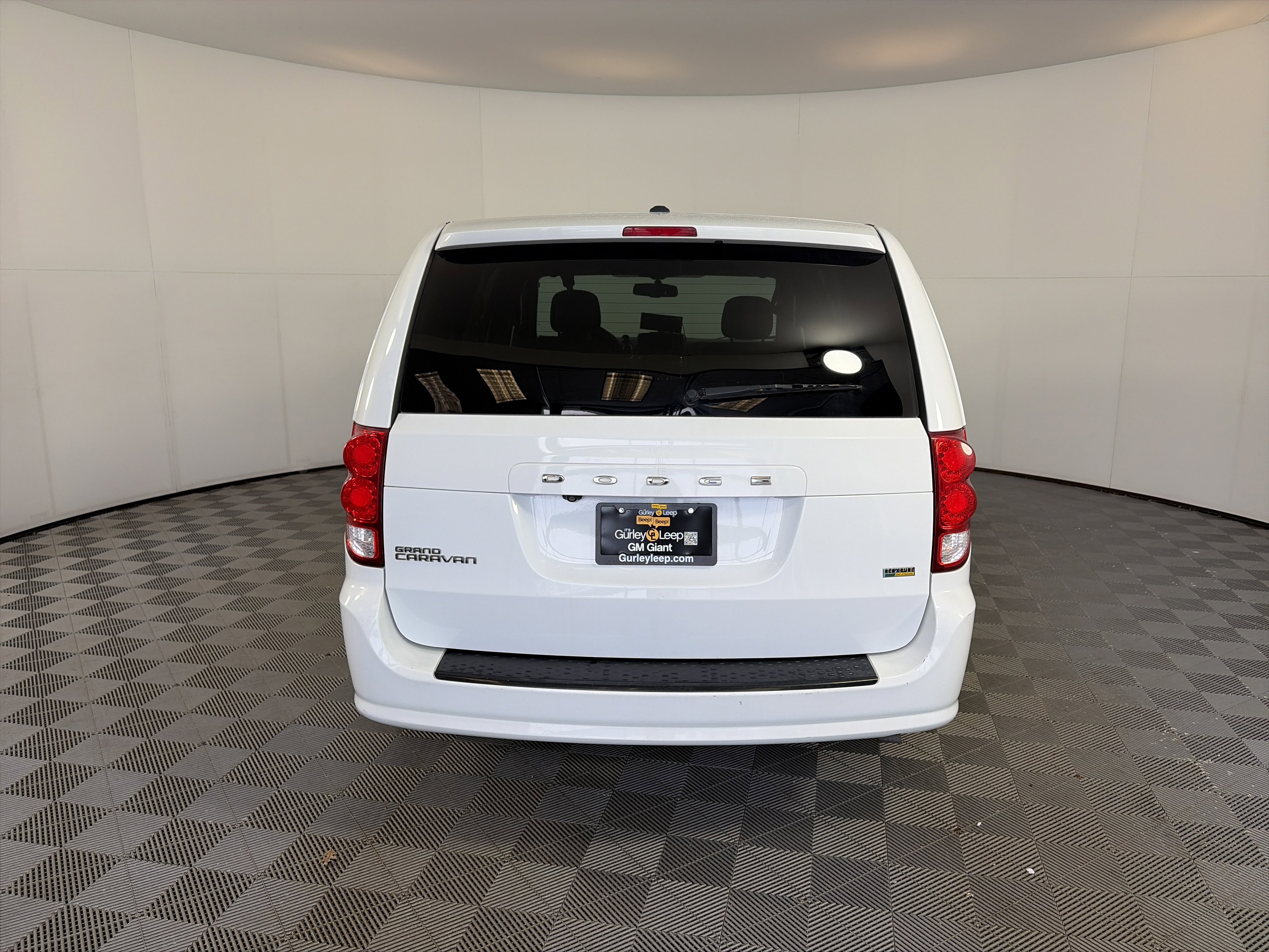 Used 2018 Dodge Grand Caravan SE image 4