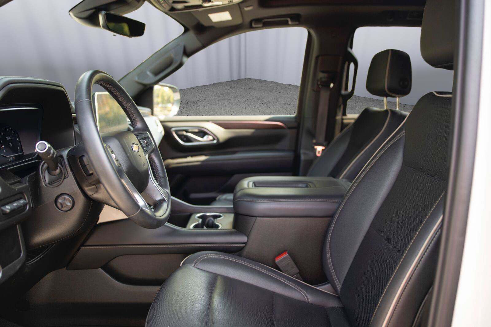 Used 2024 Chevrolet Tahoe Premier AWD/4WD image 2