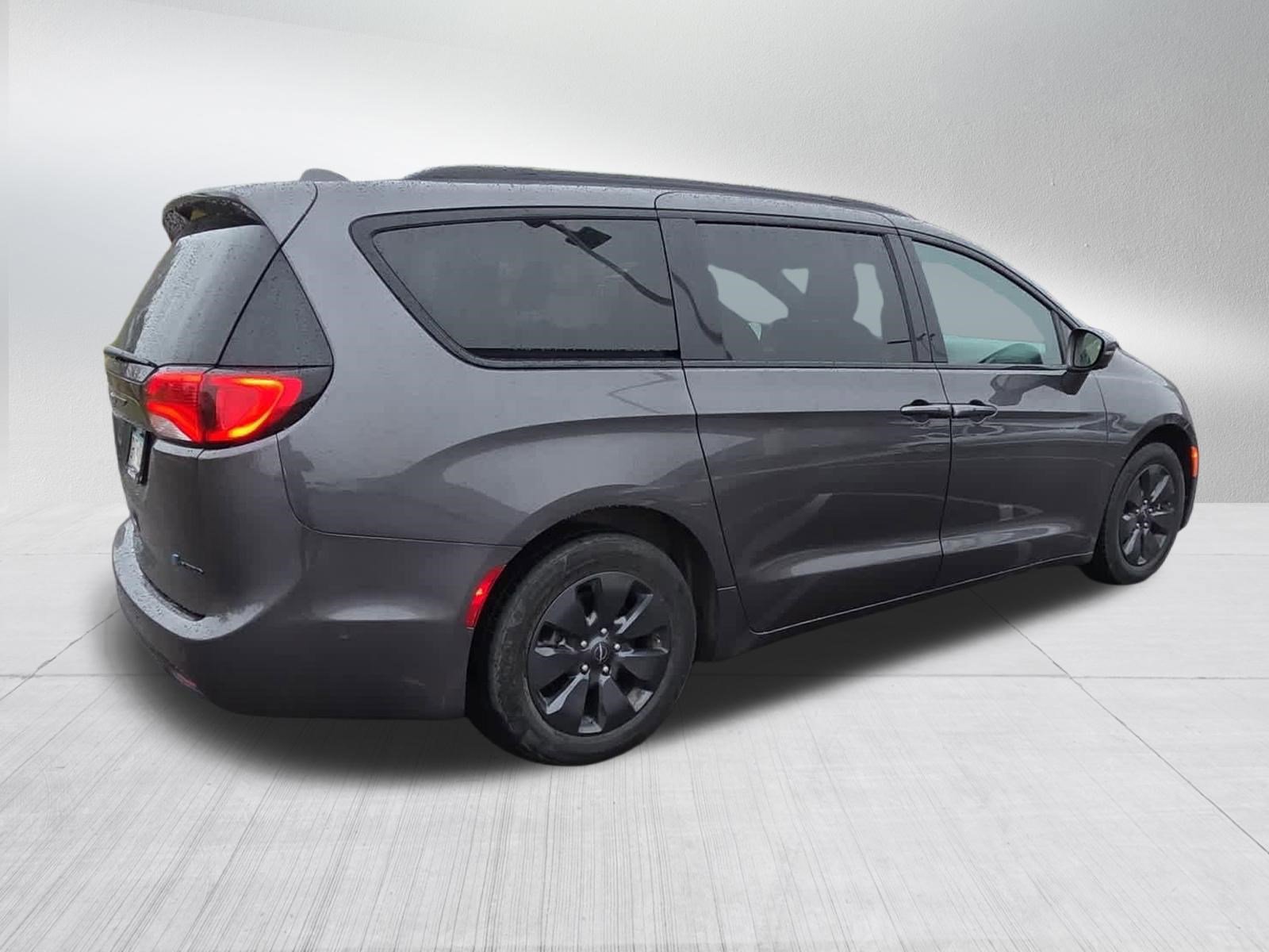 Used 2020 Chrysler Pacifica Limited w/ Advanced Safetytec Group FWD image 3